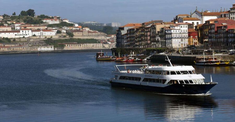 From Porto: Douro River Cruise, Winery Visit & Lunch - Crestuma-Lever and Carrapatelo Dam passages with an audio guide