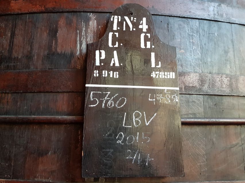 From Porto: Douro Valley 3 Vineyards Tour with Lunch - Lunch in a vineyard, what makes it better than a roadside stop