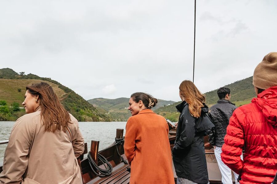 From Porto: Douro Valley Wine Tour with Lunch and Cruise - The minivan ride, Amarante pause, and how the day stays on track