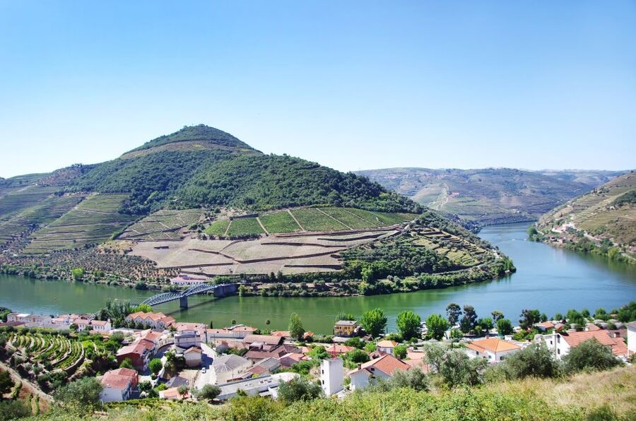 From Porto: Full-Day Douro Historical Tour - Viewpoint photo stops that actually match the Douro’s shape