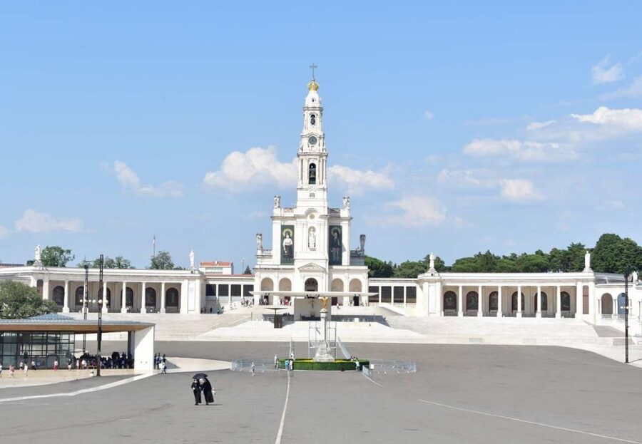 From Porto: Private Transfer to Lisbon w/ up to 4 City Stops - Porto To Lisbon, But Make It a Day Tour