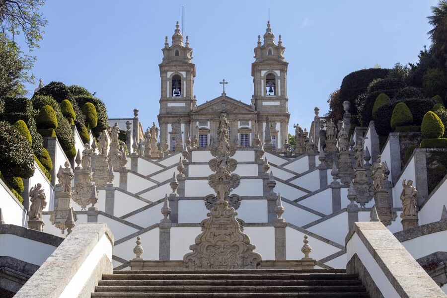 From Porto: Viana do Castelo, Braga and Guimarães Day Tour - From Batalha Square to Santa Luzia, the day gets moving fast