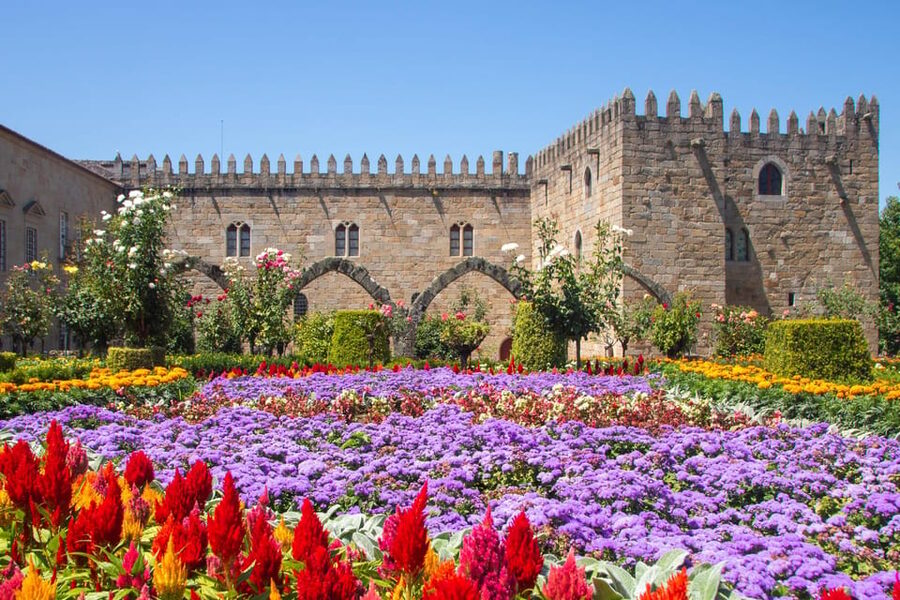 From Porto: Viana do Castelo, Braga and Guimarães Day Tour - Viana do Castelo’s free hour, cobblestones and local browsing