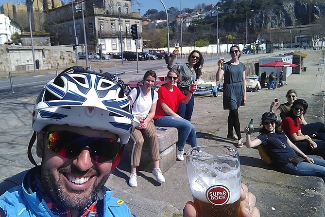 From Porto with view to Gaia: Private Bike Tour #DuckSideOfPorto - Who the guide makes it for: Anselmo and the local tactics