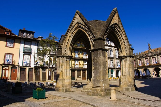 Full-Day Braga & Guimarães Guided Semi-Private Tour with Lunch from Porto - Jardim de Santa Barbara: a small garden break with medieval echoes