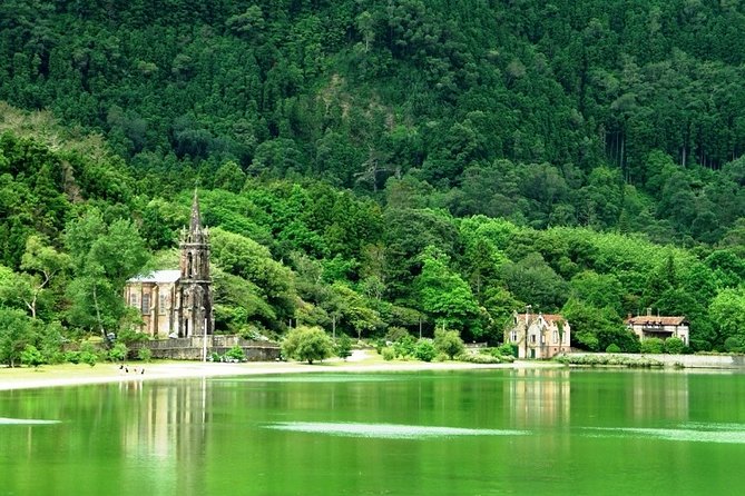 Full Day Guided Tour to Furnas with Lunch Included - Caldeira das Furnas: fumaroles, mineral waters, and the geothermal show