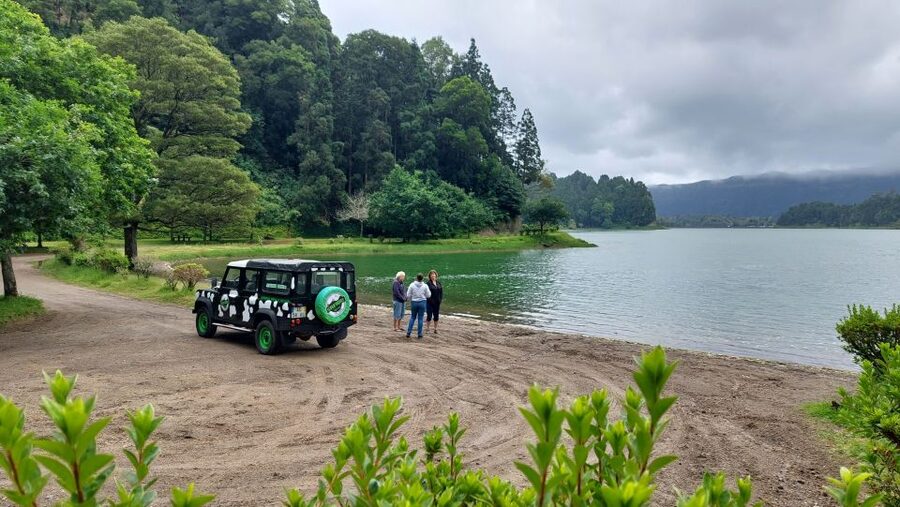 Full Day Sete Cidades + Lagoa do Fogo - Liqueur factory tasting and the Salto do Cabrito waterfall stop