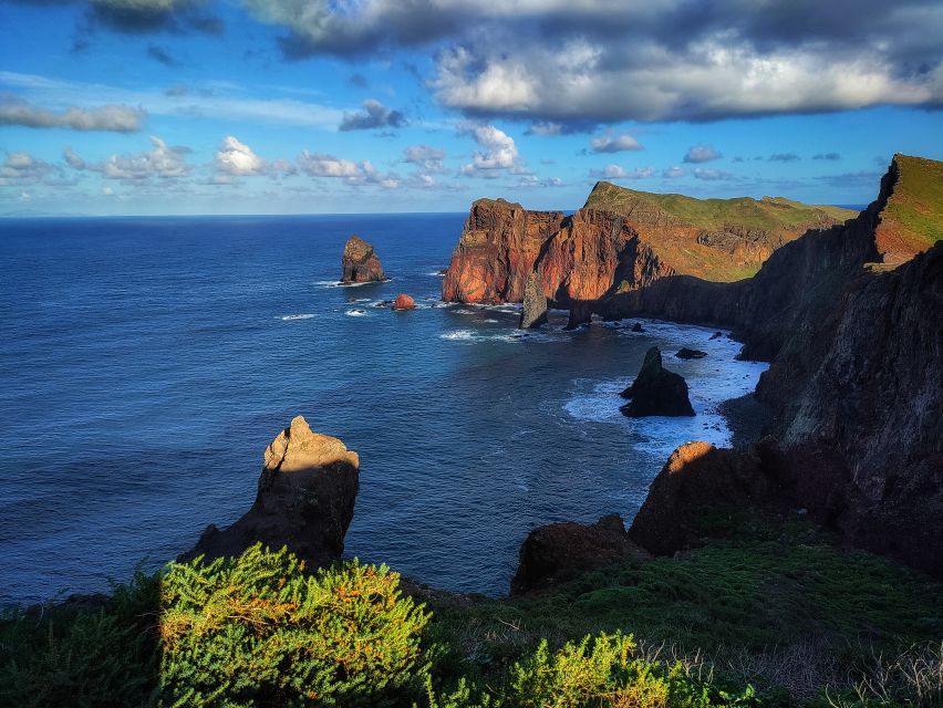 Funchal: East Madeira Island Guided Tour & Laurissilva Walk - Santana: triangular thatched houses and a real village pause