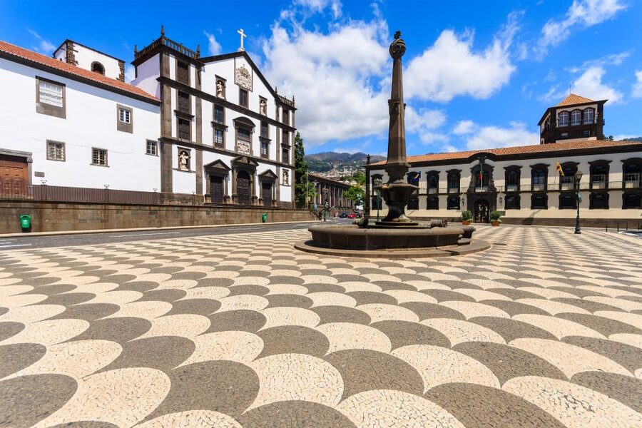 Funchal: Hop-On Hop-Off Bus Tour - Cabo Girão and the skywalk shuttle: plan for the extra entry fee