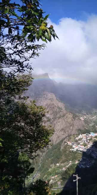 Funchal: Nuns Valley Easy Walk with Mountain Surroundings - Eira do Serrado (1,094 metres): the easy walk to the Nuns Valley viewpoint