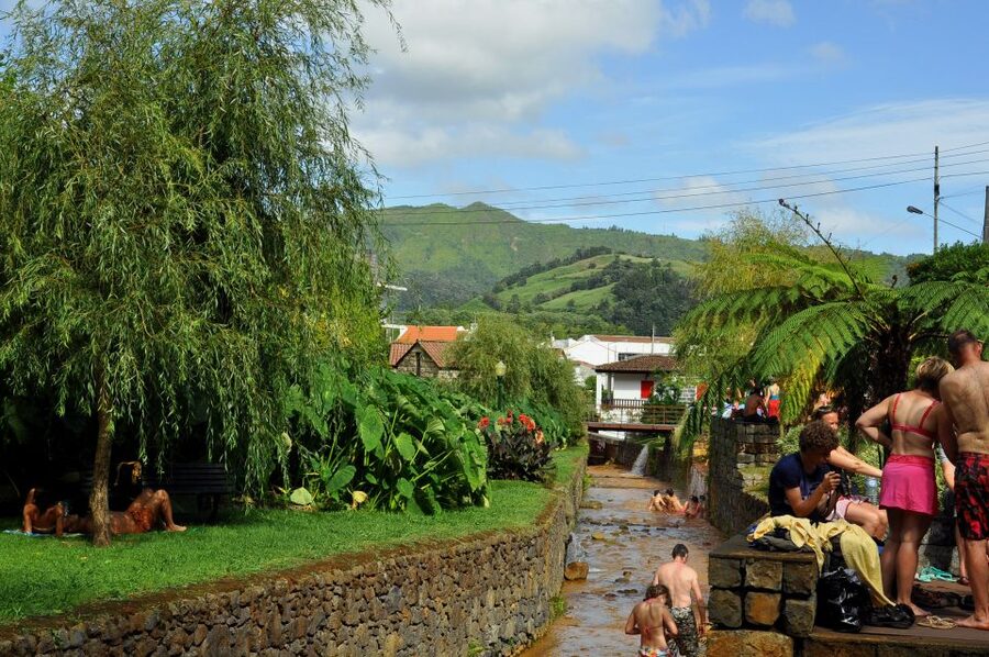 Furnas: Tea Plantations, Lake and Volcano Guided Tour - Pico do Ferro Lookout: A Quick Walk That Makes the Island Click