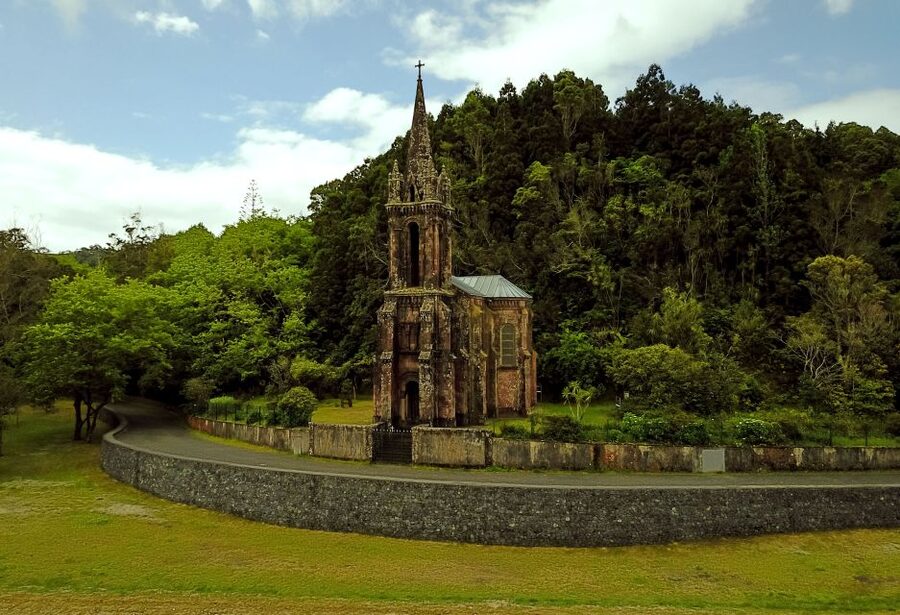 Furnas: Tea Plantations, Lake and Volcano Guided Tour - Vila Franca do Campo and the Islet: A Scenic Finish Before Pineapple Time