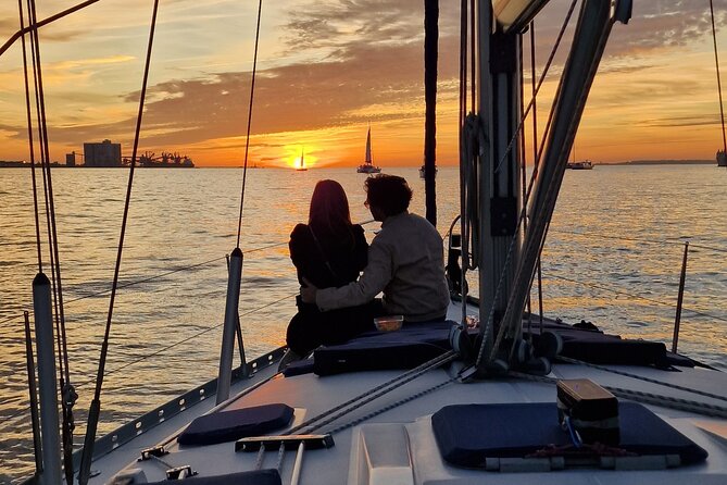 Golden Hour Boat Tour - Sailing by the Monuments with Wine - Vinho verde, soda, and blankets: how comfort is handled onboard
