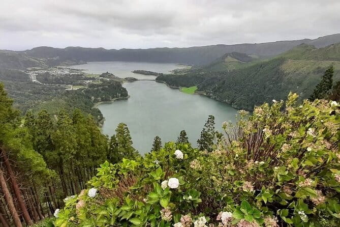 Guided Visit to the Crater and Volcano of Lagoa das Sete Cidades - Key Takeaways Before You Go