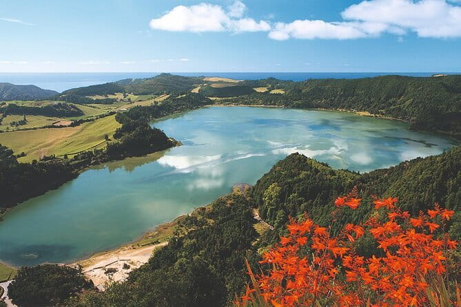 Guided Visit to the Crater and Volcano of Lagoa das Sete Cidades - Stop 3: Miradouro do Cerrado das Freiras, Another Angle on the Lagoon