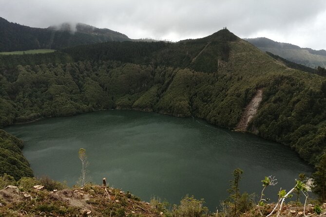 Half-Day 4x4 Tour to Lagoa das Sete Cidades - Ridge Viewpoint: Green and Blue from the Opposite Angle