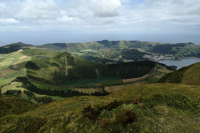 Half-Day 4x4 Tour to Lagoa das Sete Cidades - Village Time: Bathroom Break and a Real Sense of Place