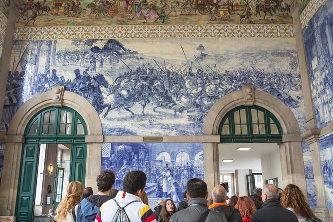 Half Day City Tour with Six Bridges Cruise and Wine Tasting - Getting around by air-conditioned coach (and how to use it)