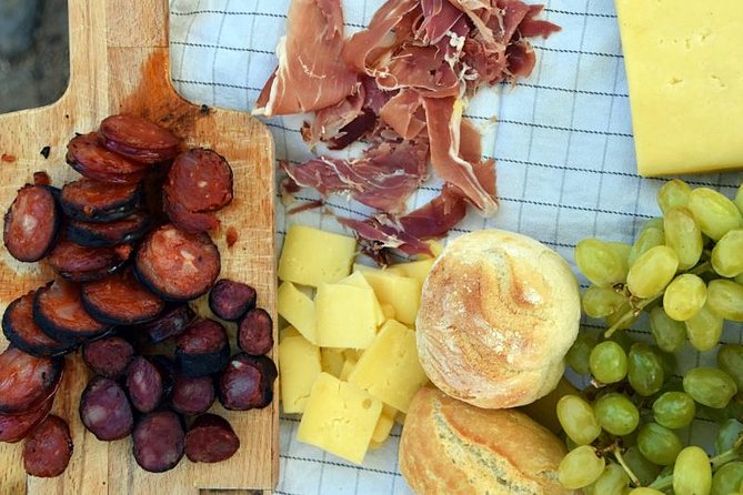 Half-day Hike & Picnic with Dog Love in Porto's Mountains - Weather, Time, and What to Wear for a Clean Half-Day