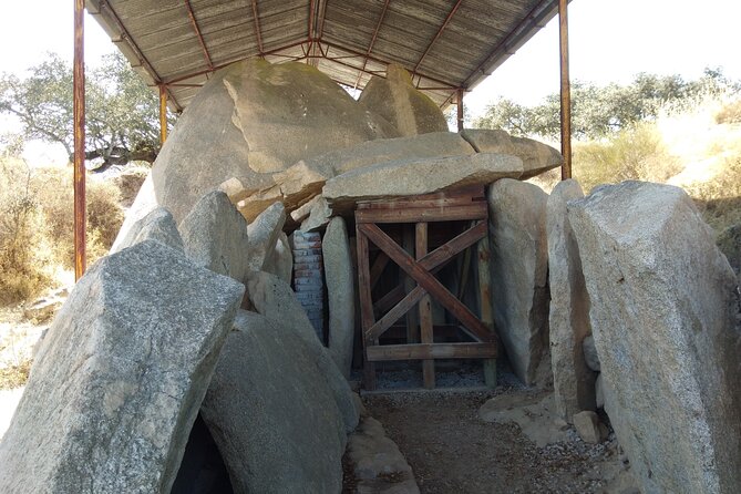Half Day Megaliths Cromlech Tour from Evora by Archaeologists - Walking down to the Menir dos Almendres (and what to expect)