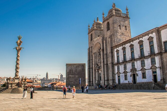 Historic Porto by Private Electric Tuk Tuk to Top Landmarks - São Bento Station and Aliados Avenue: where Porto tells you the rules