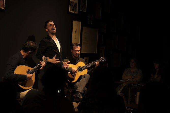 Ideal Clube de Fado - The port glass and the overall vibe