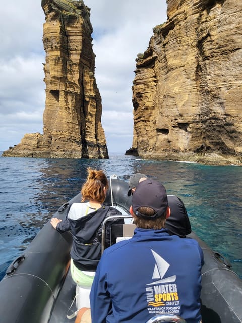 Islet Tour- Ilhéu de Vila Franca do Campo - How the 1-hour cruise is structured around the islet