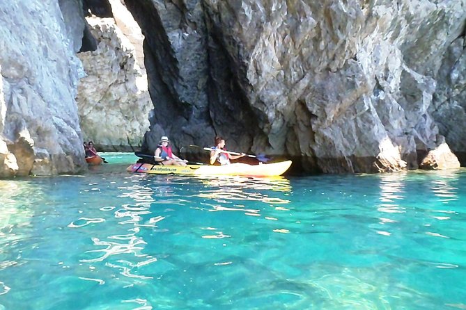 Kayak tour from Sesimbra to Ribeira do Cavalo Beach, passing through the caves - Passing Through Two Tunnels: The Coast Gets Dramatic