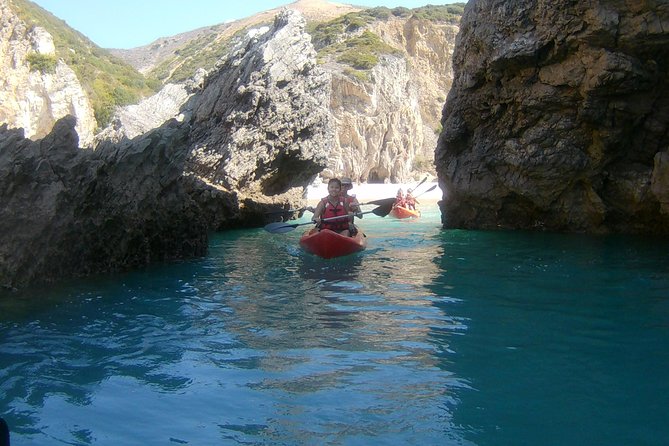 Kayak tour from Sesimbra to Ribeira do Cavalo Beach, passing through the caves - Small Caves and the Sun-Hole Feature