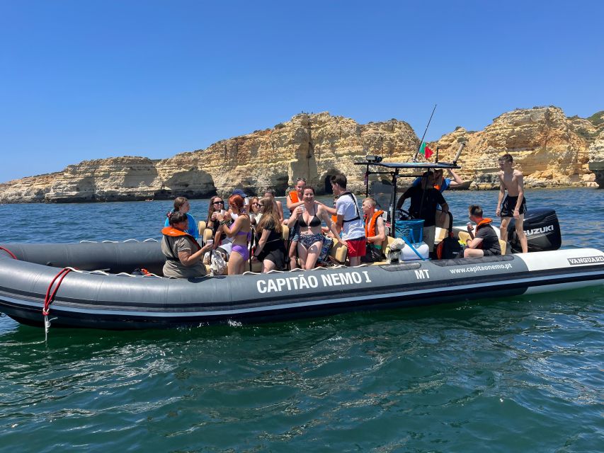 Lagoa: Dolphins Expedition with biologist guide on board - The 2.5-hour search at sea: how the route follows the dolphins