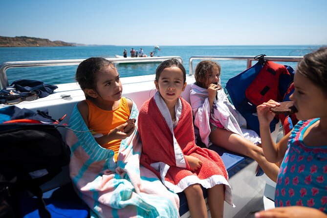 Lagos: Dolphins & Benagil Caves – Catamaran - Comfort on a catamaran: where to sit and what to bring