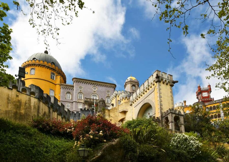 Lisboa: Sintra, Pena Palace, Cabo da Roca Coast and Cascais - Estoril by pass and the return loop back to Lisbon