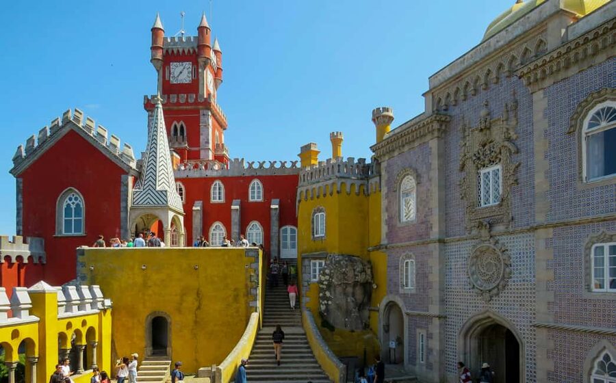 Lisboa: Sintra, Pena Palace, Cabo da Roca Coast and Cascais - Sintra old town first, medieval vibes plus two famous pastries