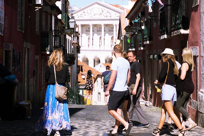 #LisboaLove Walk - Largo do Carmo: The Square Finale That Changes the Pace