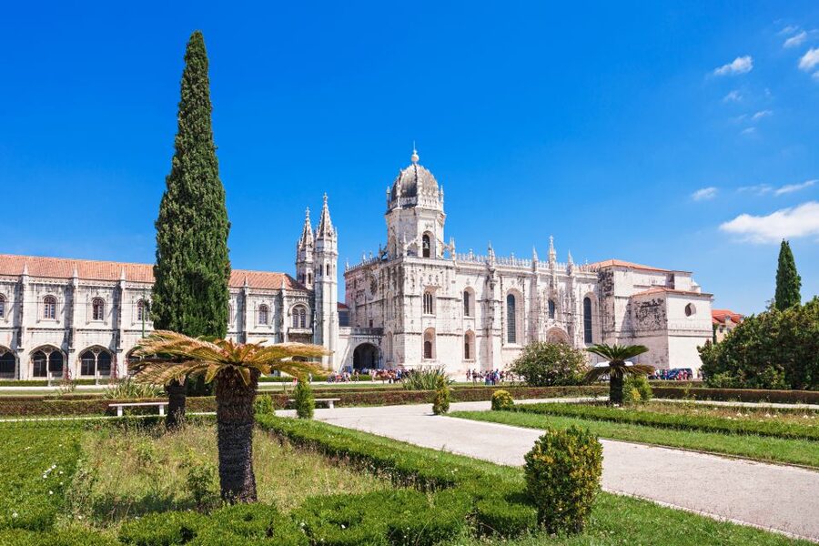 Lisbon: 1-or 2-Day Hop-On Hop-Off Bus Tour - Modern Lisbon route: Oceanário and Parque das Nações area without the hassle