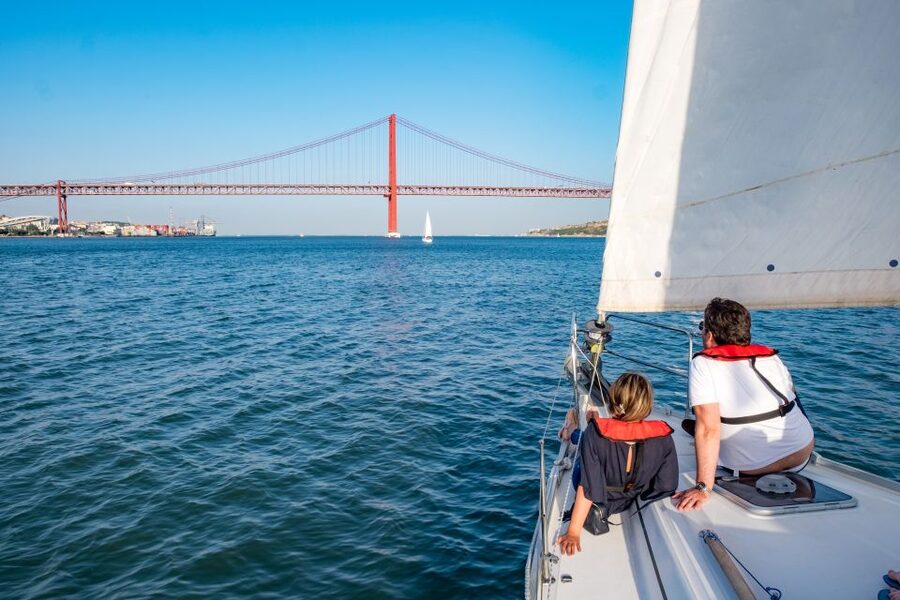 Lisbon: 1 or 2-Hour Cruise along the Tagus River - Riding the Tagus: What You See Between Belém and Terreiro do Paço