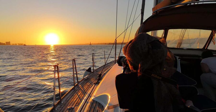 Lisbon: 2-Hour Sunset Sailing Tour on Luxury Sailing Yacht - A two-hour Tagus sunset that shows Lisbon from the water