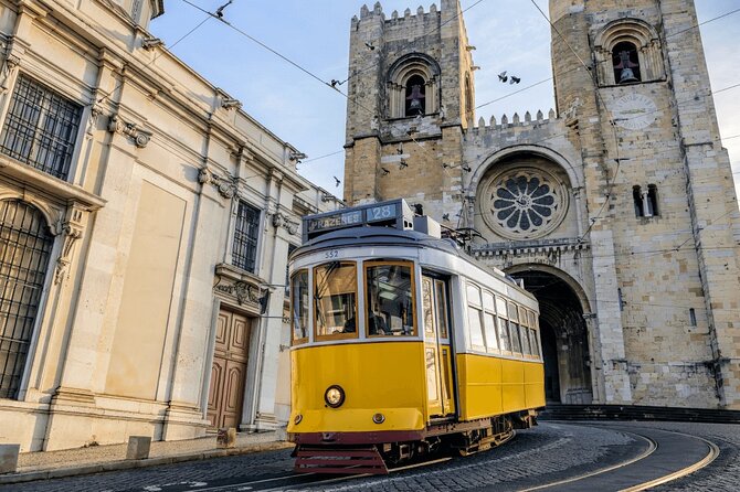 Lisbon 24 Hours Pass with Tram 28 Riding Ticket - Using the 24-hour Lisbon pass like a local