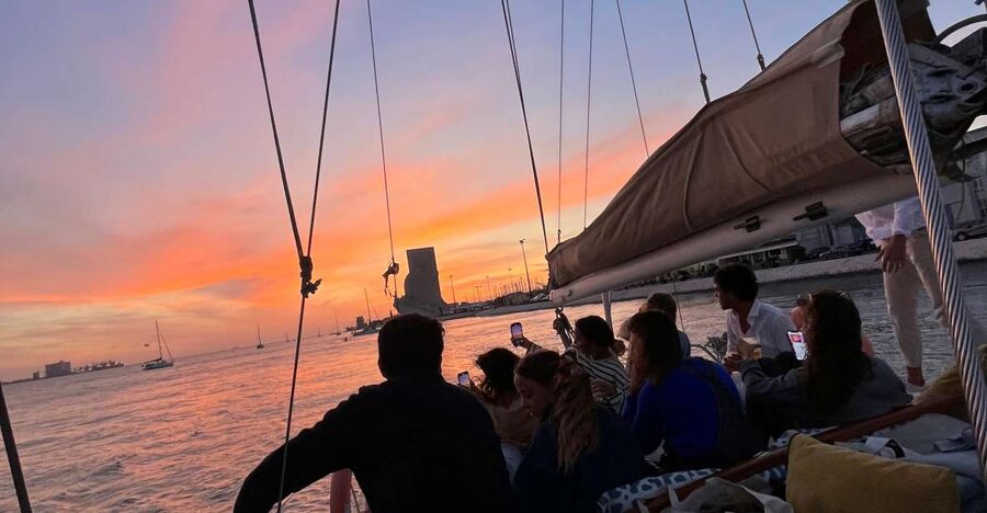 Lisbon: 2H Sunset Boat Cruise Tour with Drinks - How the 2-hour sunset cruise feels on the water