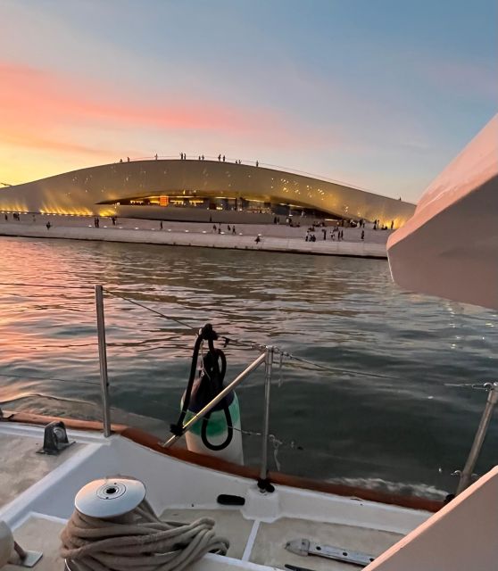 Lisbon: 2H Sunset Boat Cruise Tour with Drinks - The route: seeing Lisbon’s icons while the light changes