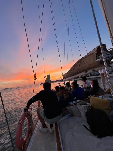 Lisbon: 2H Sunset Boat Cruise Tour with Drinks - Timing in Lisbon: when this cruise works best