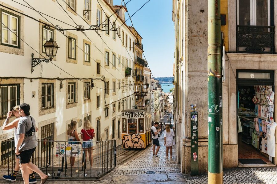 Lisbon: 72/96-Hour Hop-On Hop-Off Bus, Tram & Boat Ticket - Who this ticket suits best