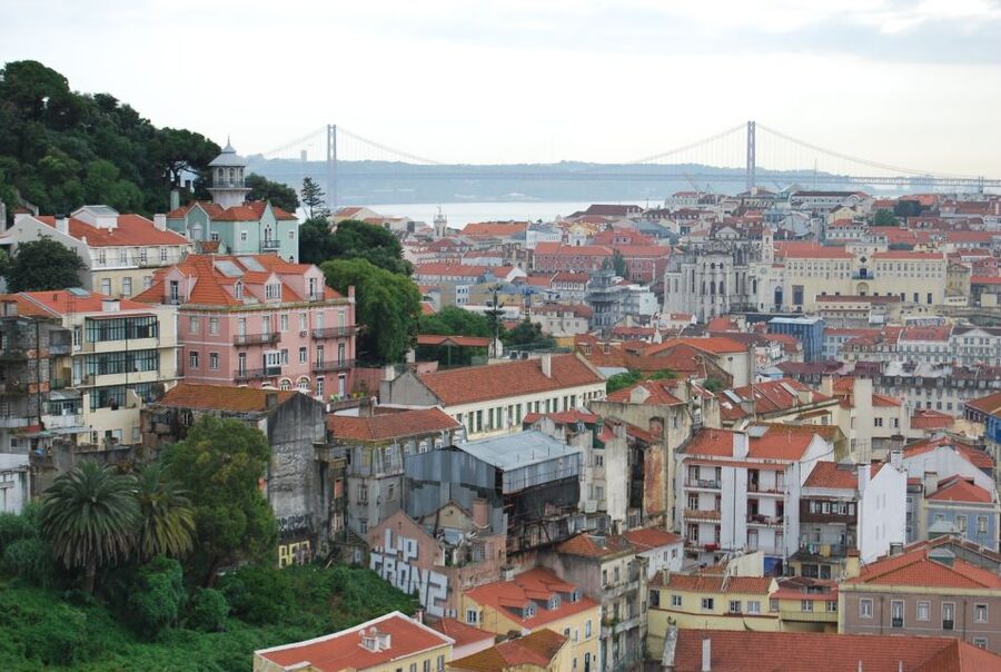 Lisbon: Alfama and São Jorge Castle Quarters Walking Tour - Key highlights worth your attention