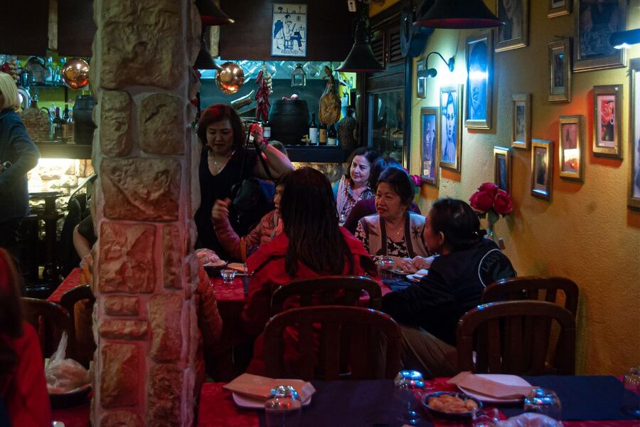 Lisbon: Alfama Tour and Live Fado with Traditional Dinner - The 1-hour walk through Mouraria: backstreets, viewpoints, and context