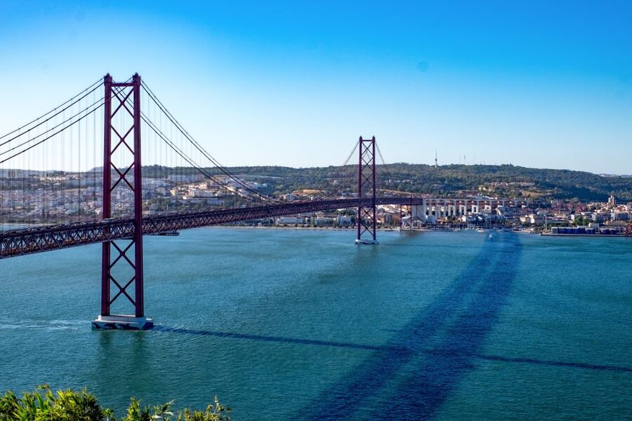 Lisbon: Arrábida Natural Park and Sesimbra Day Trip - Leaving Lisbon for Arrábida’s green edges, not traffic