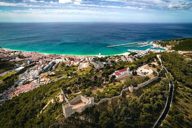 Lisbon: Arrábida & Sesimbra Tour – Wine, Nature & Beaches - Stop 6: Portinho da Arrábida for a calmer sea harbor break