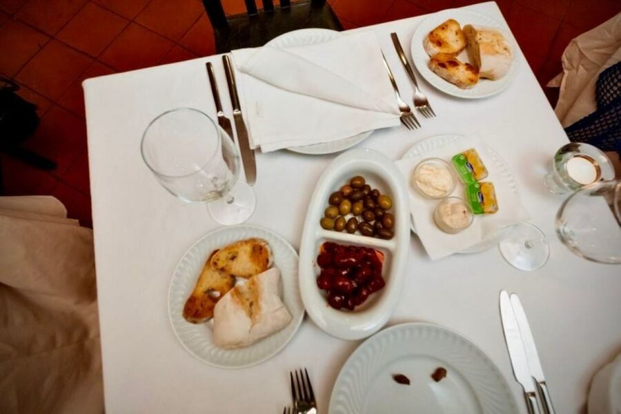 Lisbon: Authentic Fado Show, Dinner and Night Tour - Who this Lisbon night tour suits best