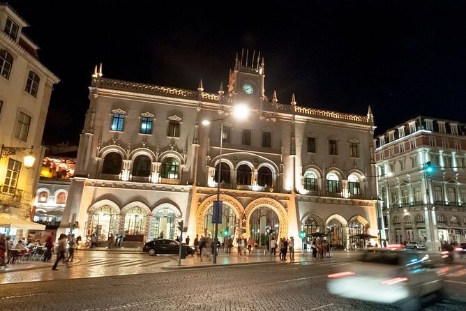 Lisbon: Authentic Fado Show, Dinner and Night Tour - Nighttime sightseeing in a 9-seat minivan: comfort, pacing, and photos