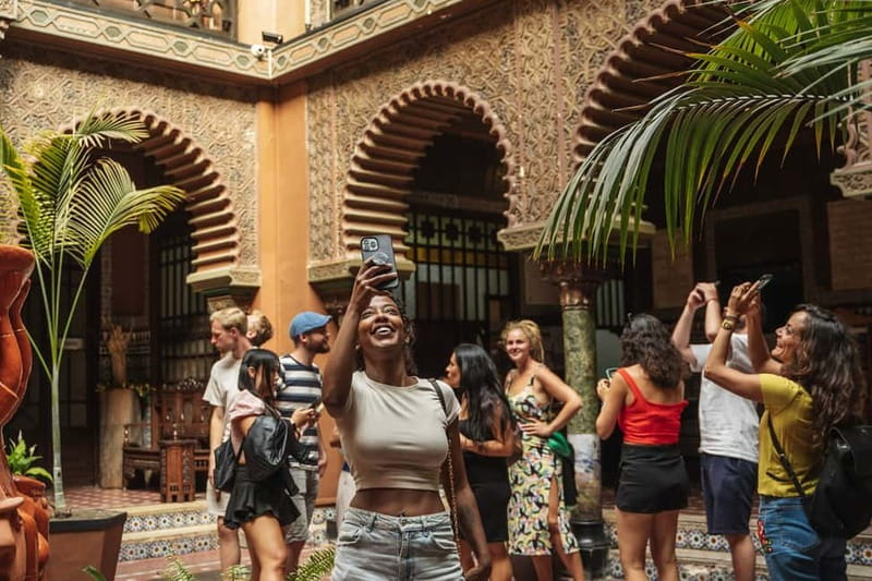 Lisbon: Baixa Food Walking Tour with Drinks - Finishing at Rua Augusta: Dessert, Then a City You Can Read