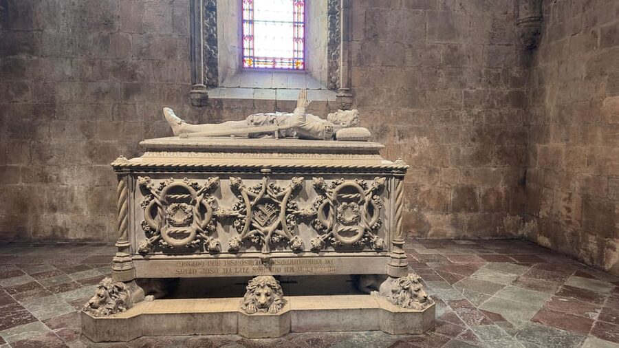 Lisbon: Belem Tour with Pastéis at Jerónimos Monastery - Jerónimos Monastery Photo Stop: Stunning Facade, But Know What You Are Missing